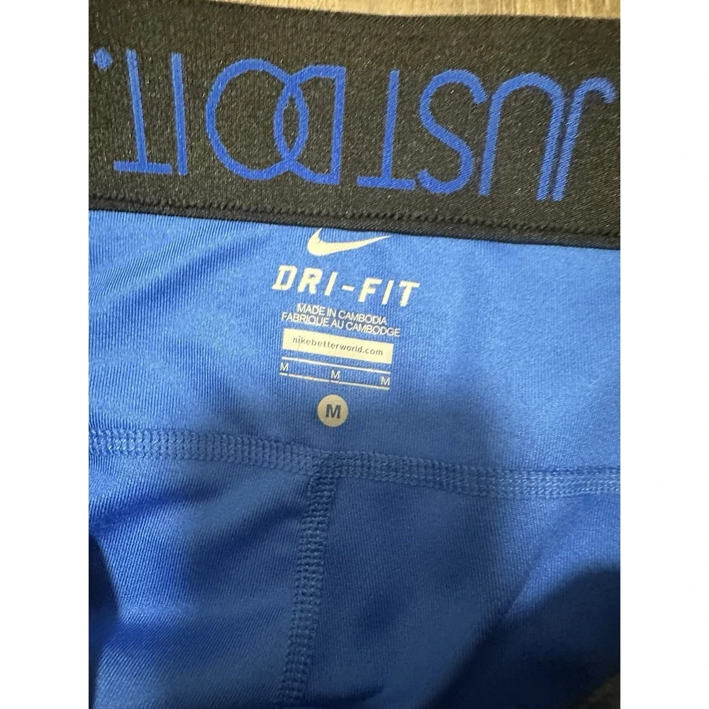 Nike Women's Blue Capris‎ Medium